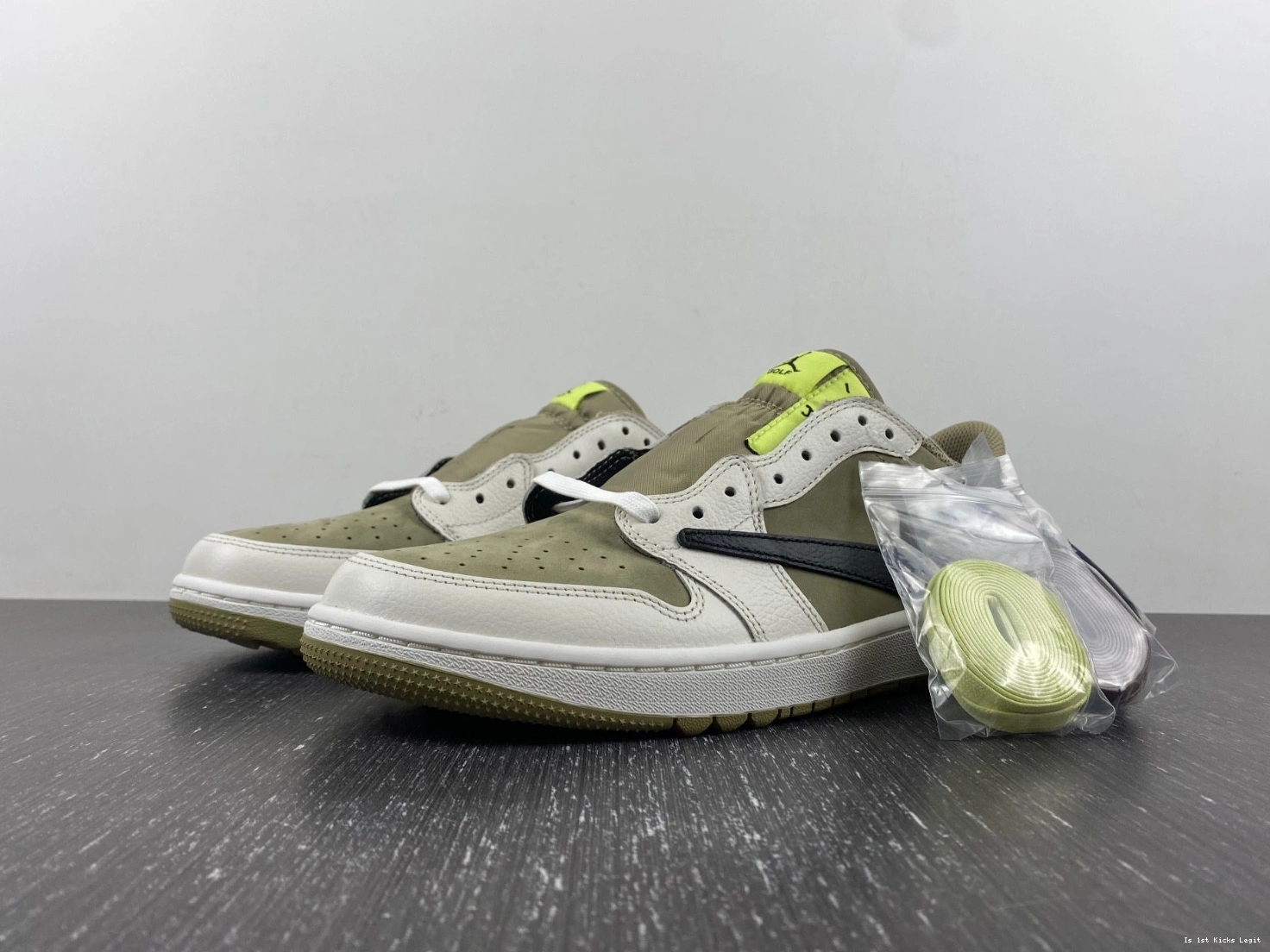 Jordan Low Neutral Retro 1 Scott Golf FZ3124-200 Travis Olive 0321